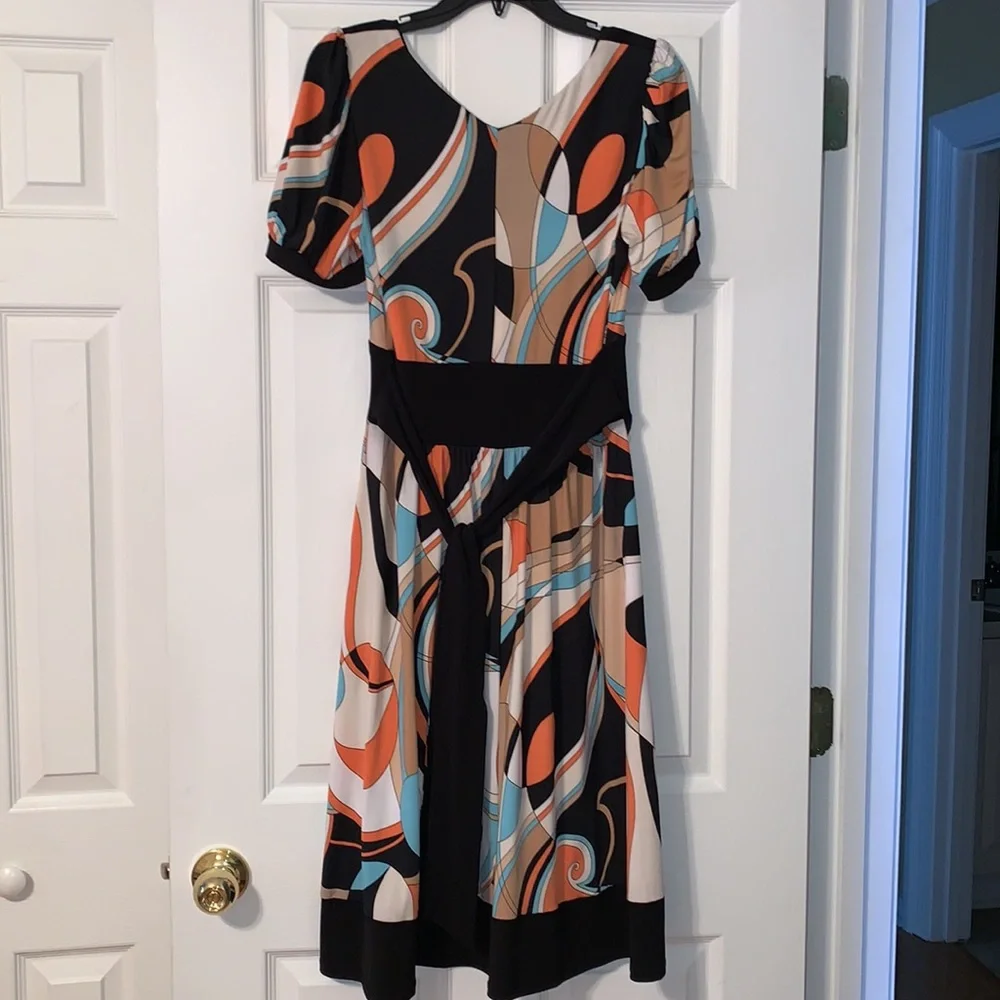 Geometric Design Dress - Picture 2 of 3